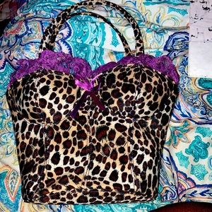 Corset top cheeta print and purple hand bag